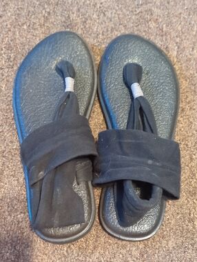 Sanuk Black Sandles